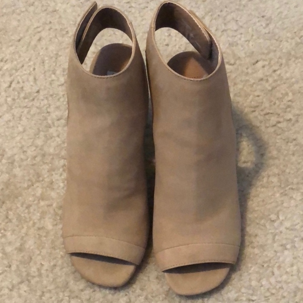 Steve Madden | Light taupe mules. Size 5.5.
